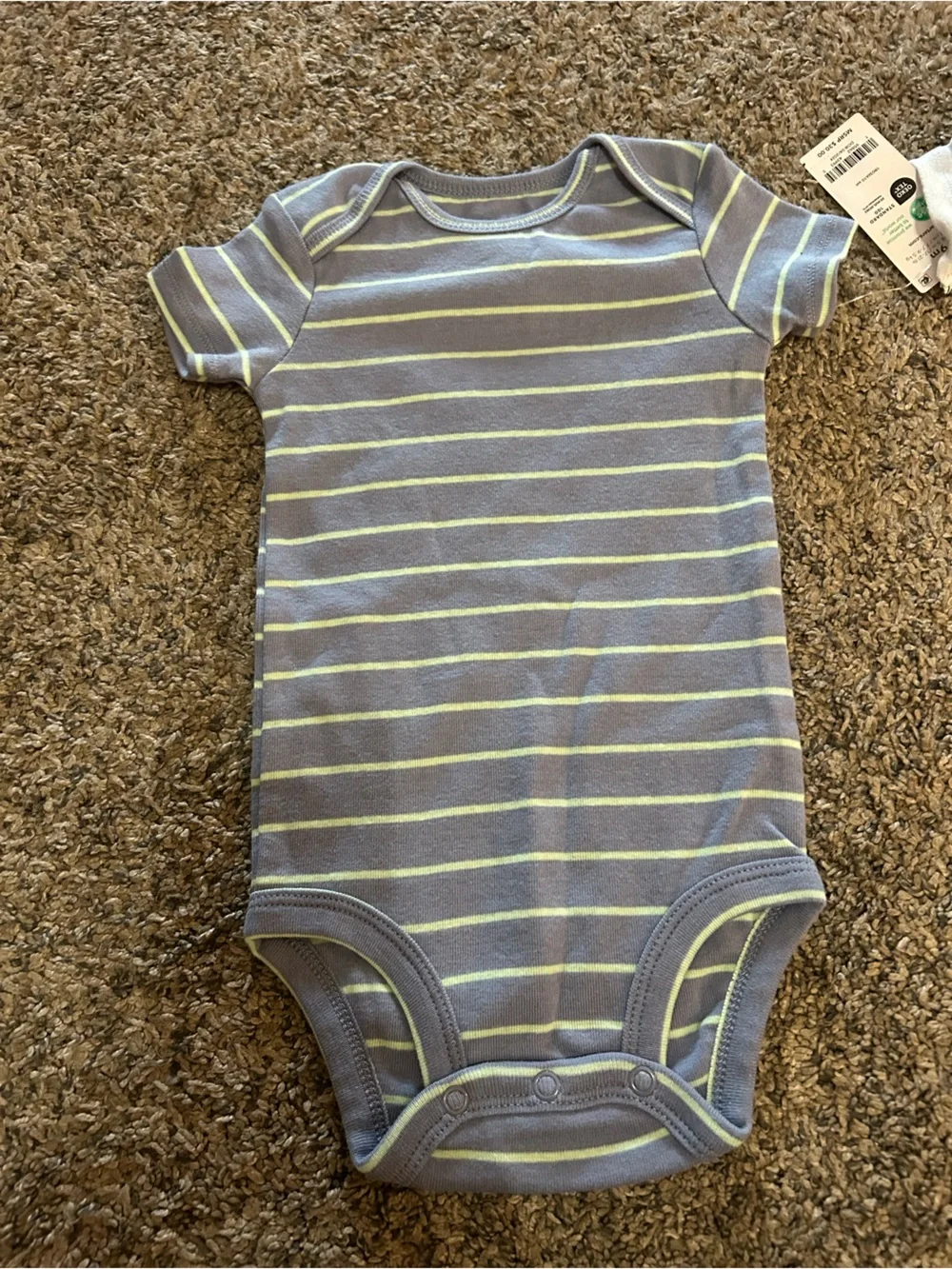 New infant carters 9m 4 pieces one pieces